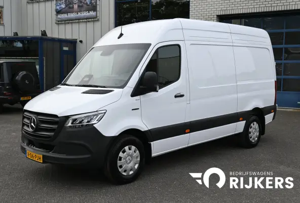 320 RWD L2H2 Select 81kWh LED, Smartphone integratie, Navigatie, Trekhaak, Etc.