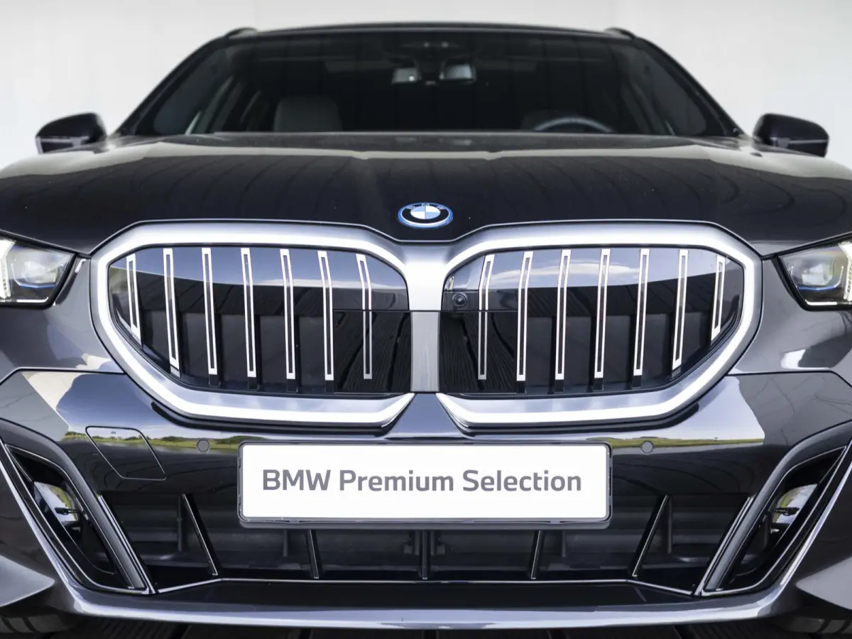530e xDrive | M Sportpakket | Innovation Pack | Comfort Access | Panoramadak | Stoelventilatie | Harman-Kardon | 20''