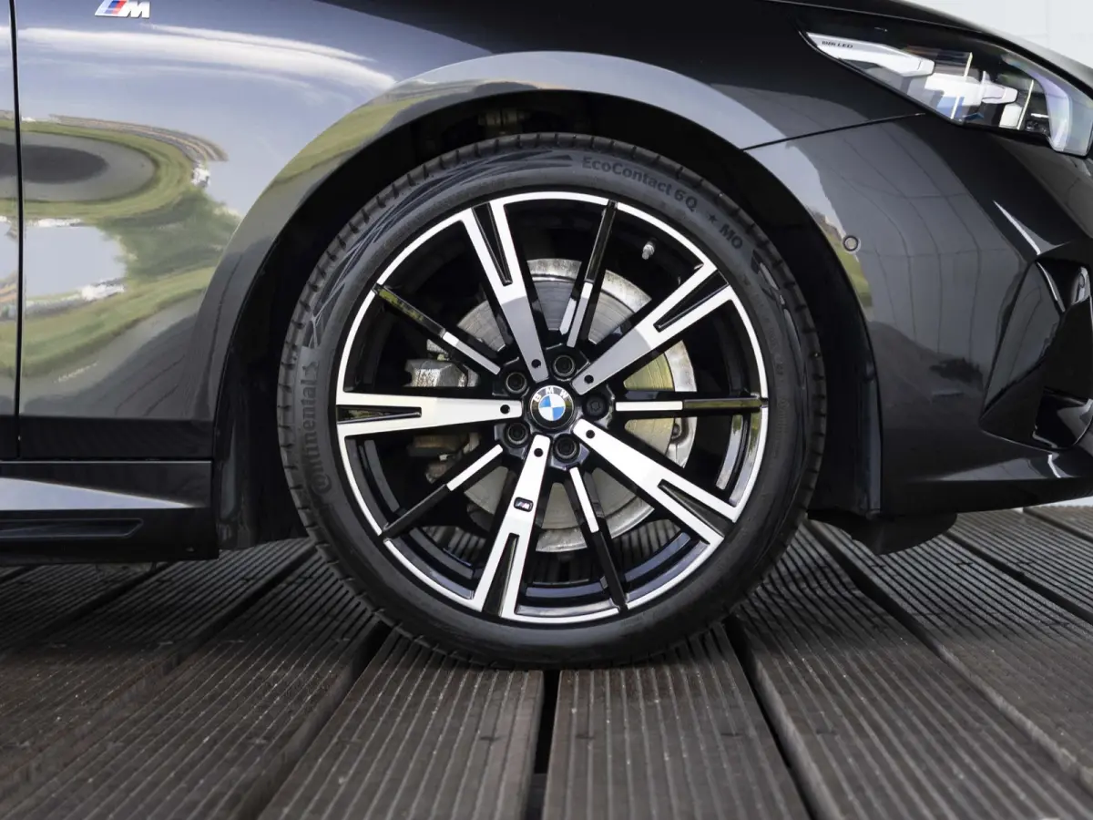 530e xDrive | M Sportpakket | Innovation Pack | Comfort Access | Panoramadak | Stoelventilatie | Harman-Kardon | 20''