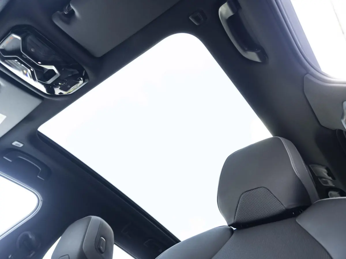 530e xDrive | M Sportpakket | Innovation Pack | Comfort Access | Panoramadak | Stoelventilatie | Harman-Kardon | 20''