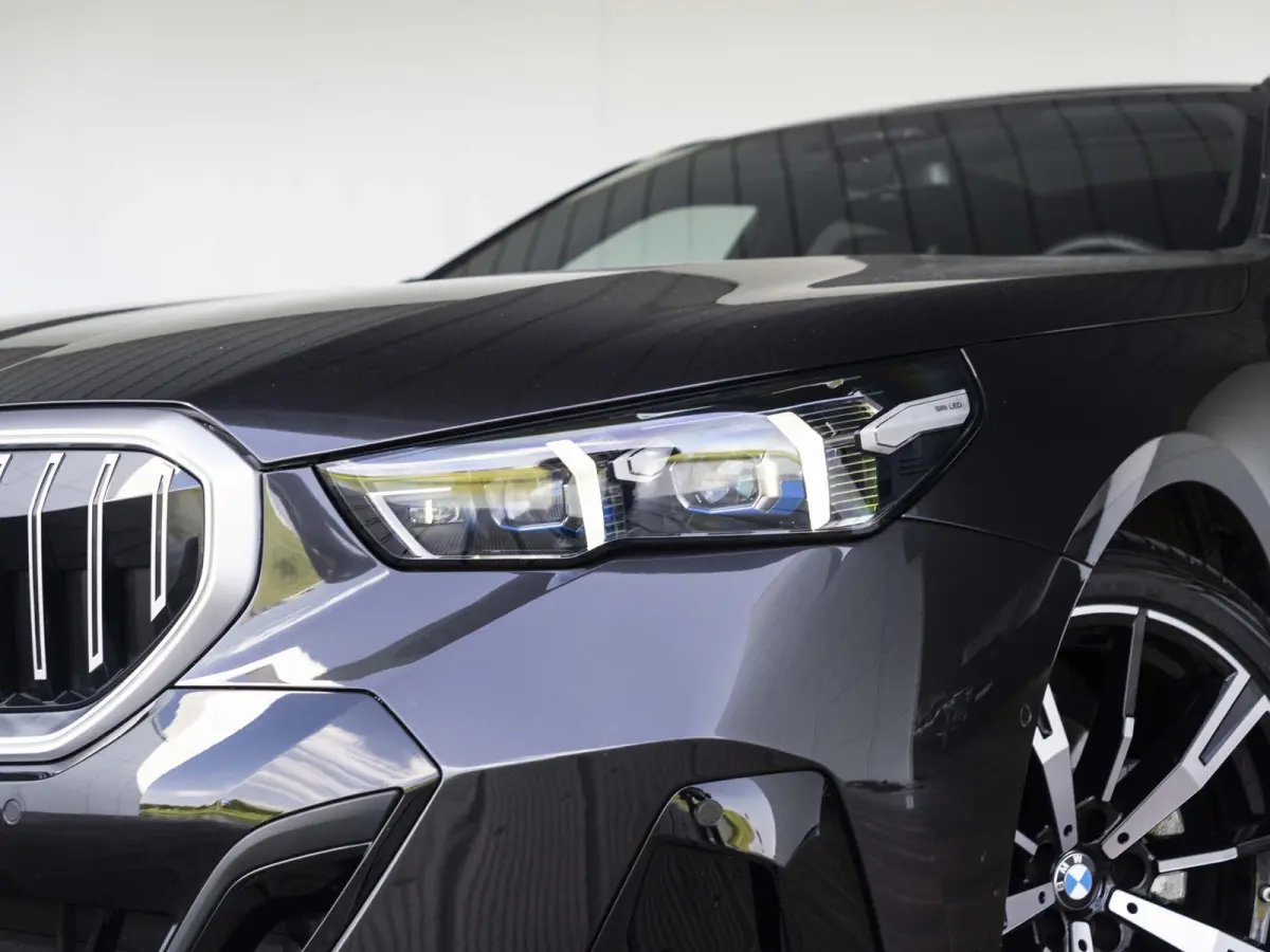 530e xDrive | M Sportpakket | Innovation Pack | Comfort Access | Panoramadak | Stoelventilatie | Harman-Kardon | 20''