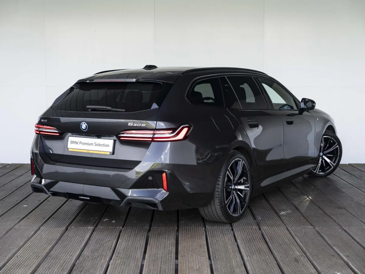530e xDrive | M Sportpakket | Innovation Pack | Comfort Access | Panoramadak | Stoelventilatie | Harman-Kardon | 20''