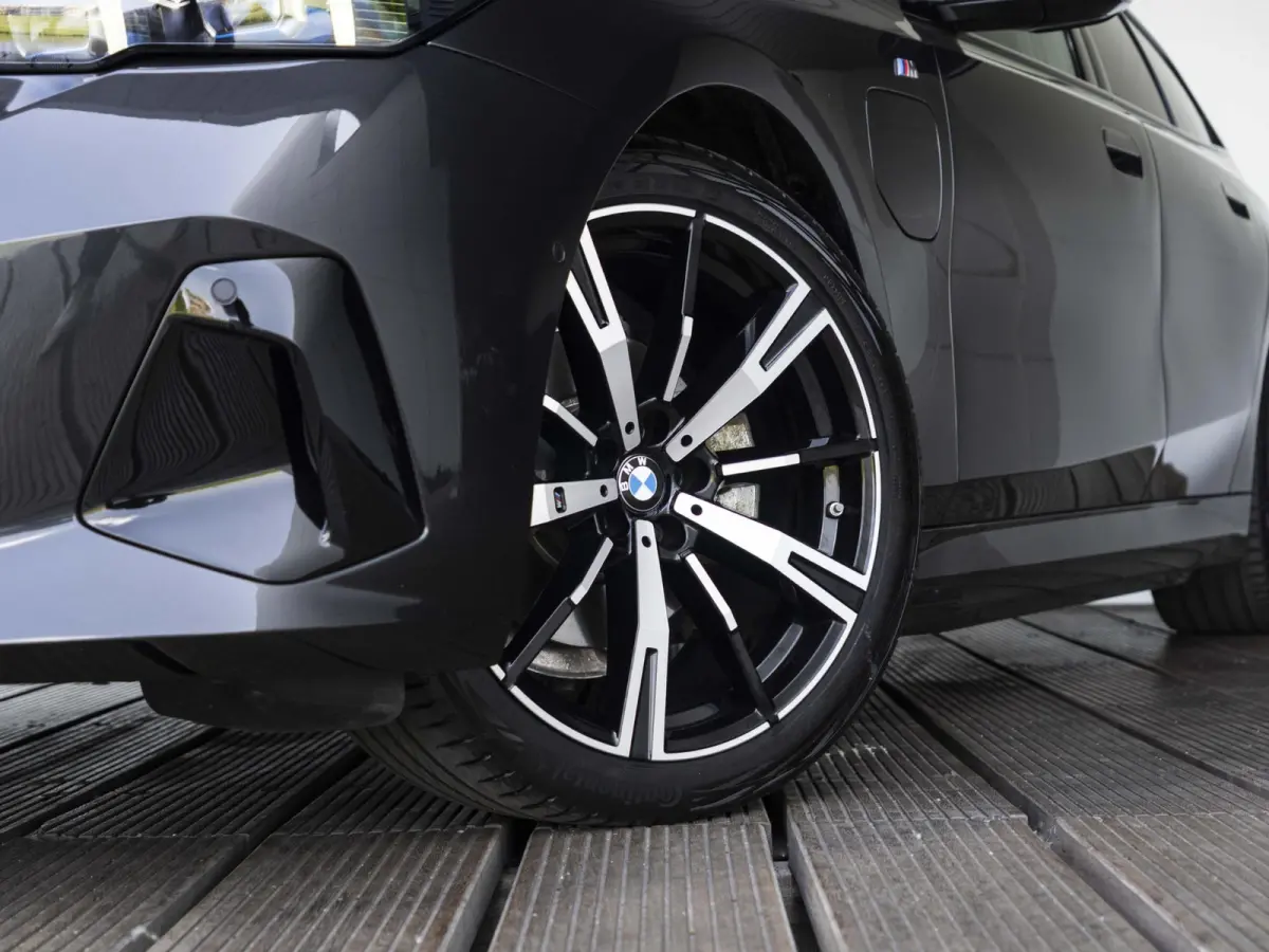 530e xDrive | M Sportpakket | Innovation Pack | Comfort Access | Panoramadak | Stoelventilatie | Harman-Kardon | 20''