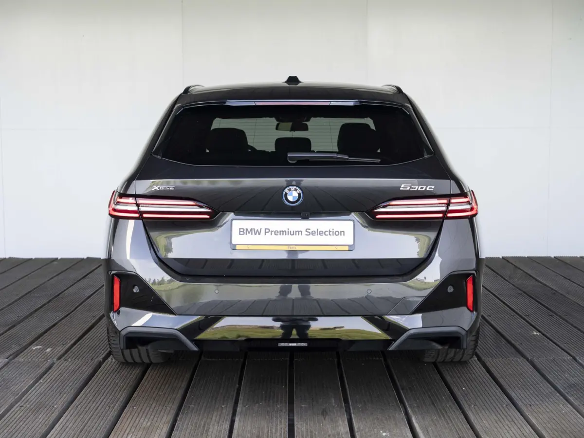 530e xDrive | M Sportpakket | Innovation Pack | Comfort Access | Panoramadak | Stoelventilatie | Harman-Kardon | 20''