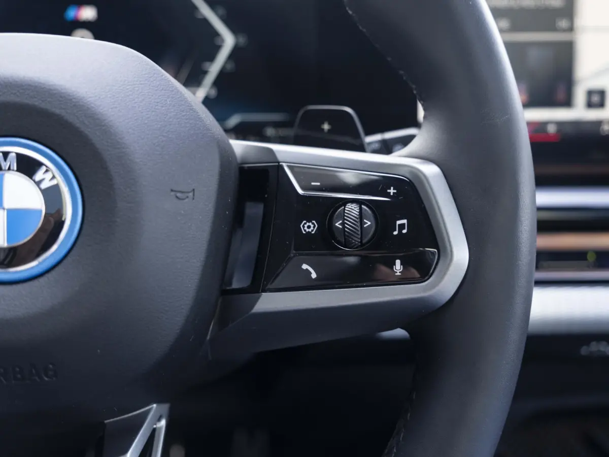 530e xDrive | M Sportpakket | Innovation Pack | Comfort Access | Panoramadak | Stoelventilatie | Harman-Kardon | 20''