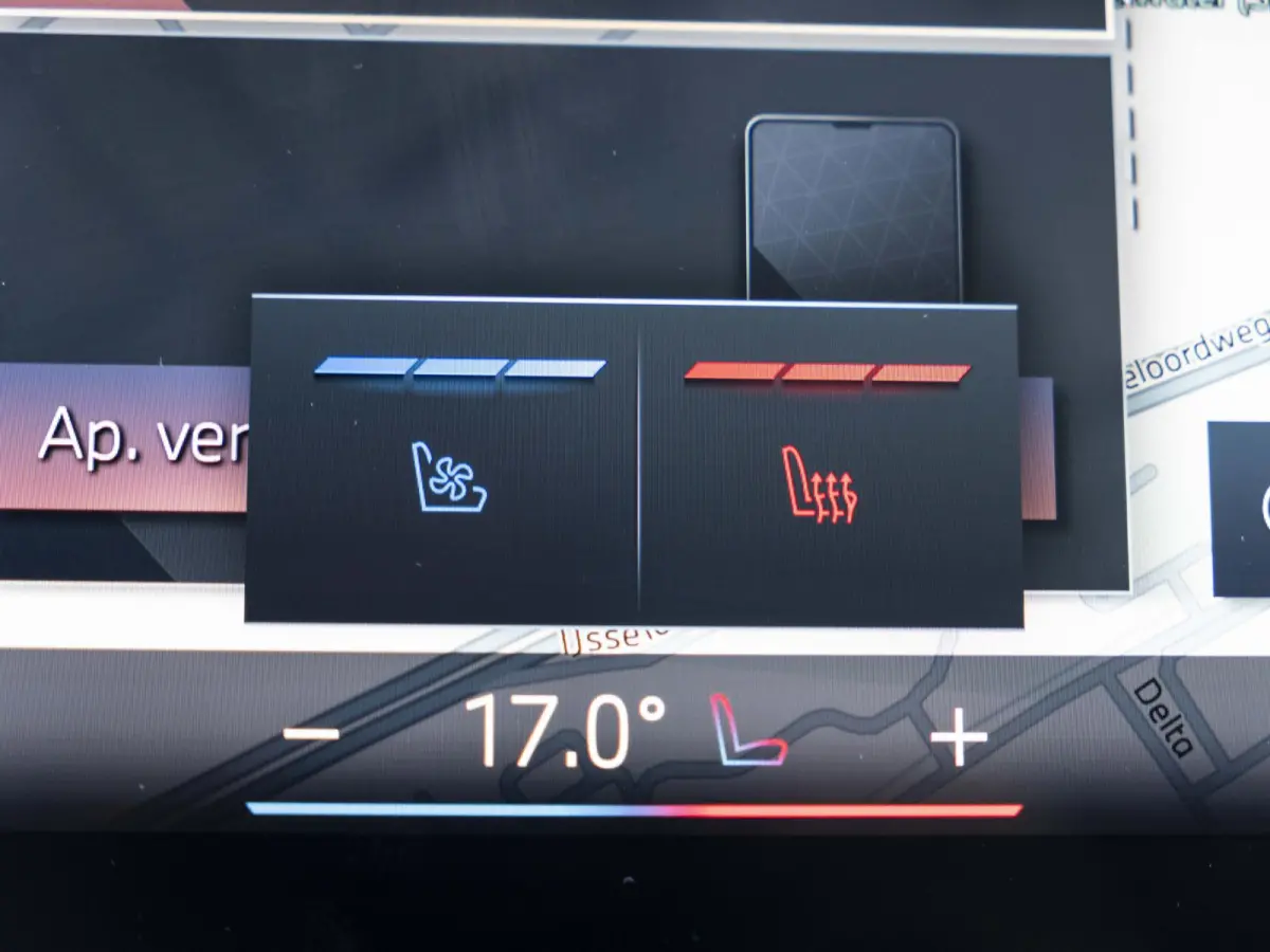 530e xDrive | M Sportpakket | Innovation Pack | Comfort Access | Panoramadak | Stoelventilatie | Harman-Kardon | 20''