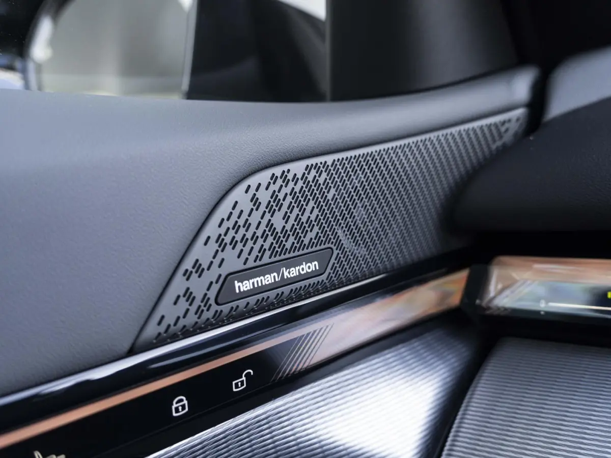 530e xDrive | M Sportpakket | Innovation Pack | Comfort Access | Panoramadak | Stoelventilatie | Harman-Kardon | 20''