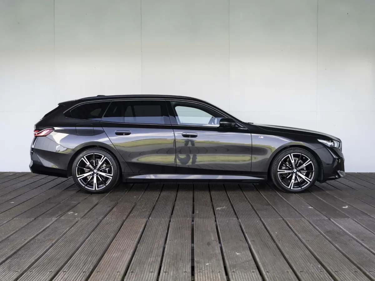 530e xDrive | M Sportpakket | Innovation Pack | Comfort Access | Panoramadak | Stoelventilatie | Harman-Kardon | 20''
