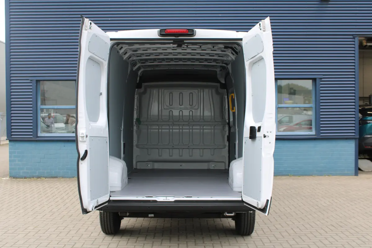 Electric L3 110 kWh | CAMERA | NAVI 10" | DRAADLOOS CARPLAY | BETIMMERING LAADRUIMTE |