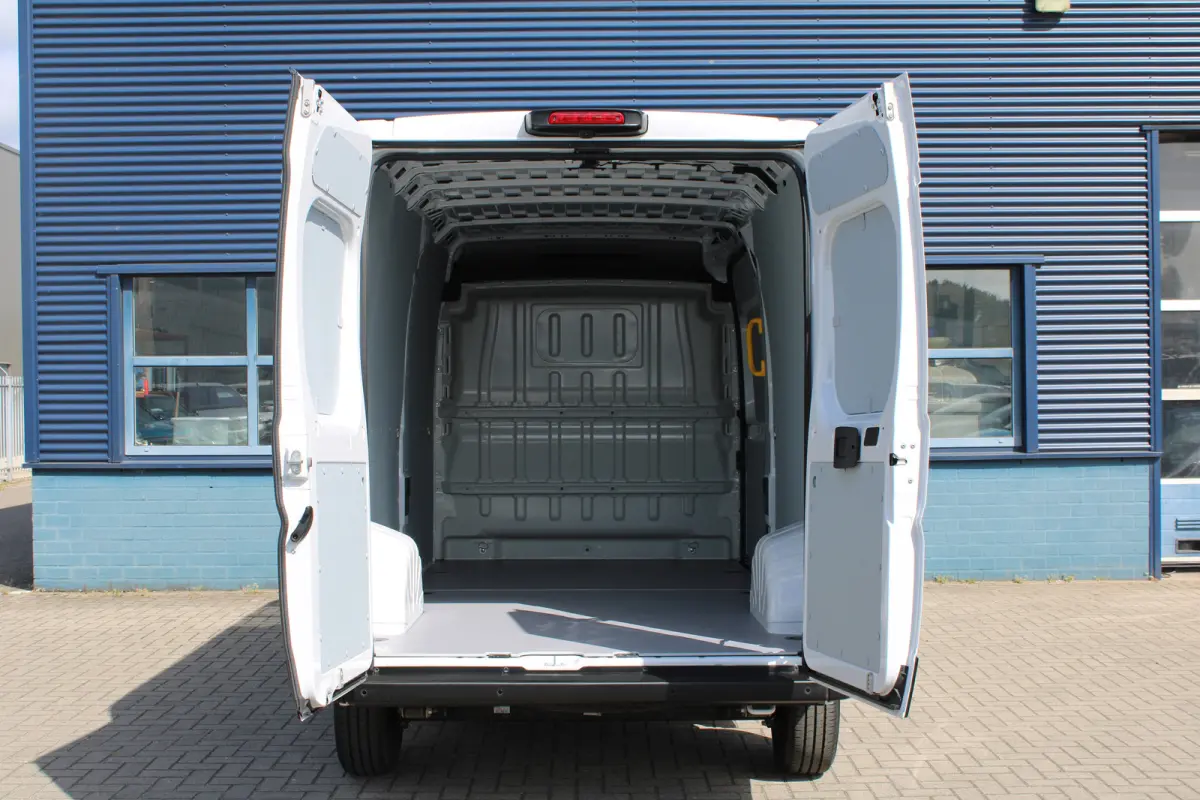 Electric L3 110 kWh | CAMERA | NAVI 10" | DRAADLOOS CARPLAY | BETIMMERING LAADRUIMTE |