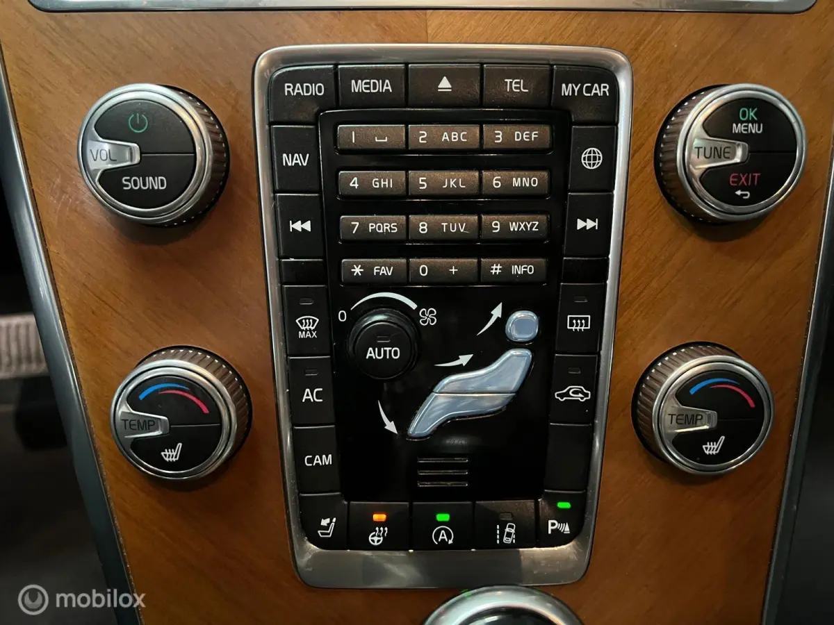 2.0 T5 AWD Momentum Leder-Panoramadak-Trekhaak