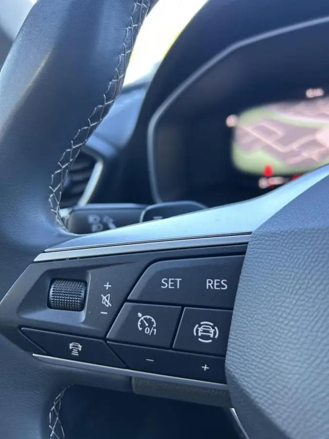 1.0 eTSI AUTOM. Style DIGI DISPLAY I APPLE CARPLAY I NAVI + CAMERA I PDC V+A