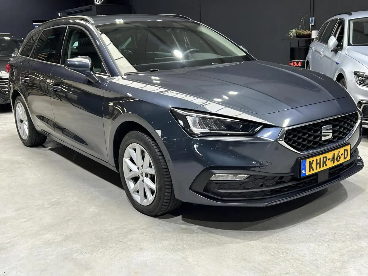 1.0 eTSI AUTOM. Style DIGI DISPLAY I APPLE CARPLAY I NAVI + CAMERA I PDC V+A