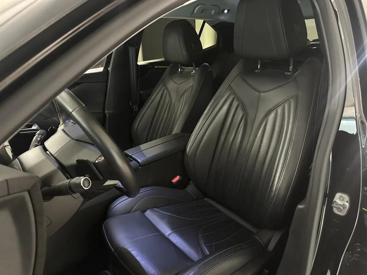 1.2 PureTech Performance Line | Camera | Leder | Climate control | Trekhaak
