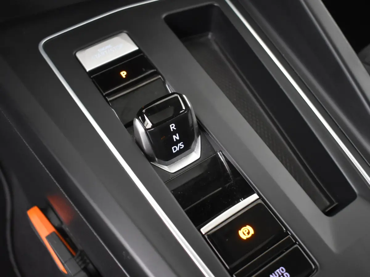 1.5 eHybrid Life Edition 204Pk DSG/AUTO | Panorama-dak | SOH 100% l Achteruitrijcamera | Apple carplay Android auto | DAB | Parkeer  assistent |18"LMV