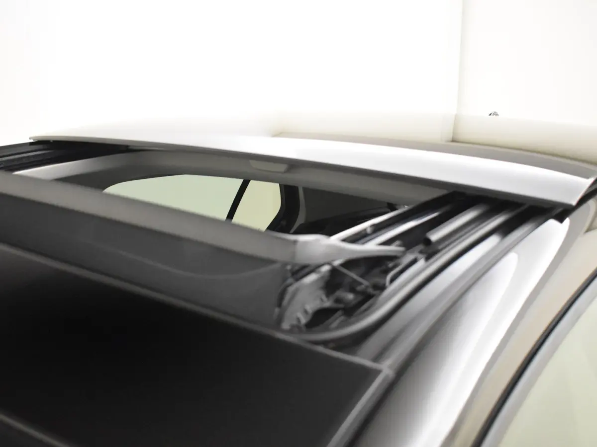 1.5 eHybrid Life Edition 204Pk DSG/AUTO | Panorama-dak | SOH 100% l Achteruitrijcamera | Apple carplay Android auto | DAB | Parkeer  assistent |18"LMV