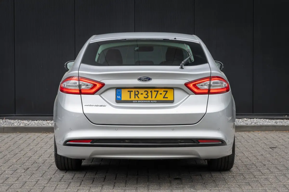 1.5 165pk Titanium 5-deurs | 1 eigenaar | 100% dealer o.h. | NAP | 17 inch | Stoelverwarming | LED-verlichting | Privacy-glass | Elec. stoel incl memory | Keyless entry & start