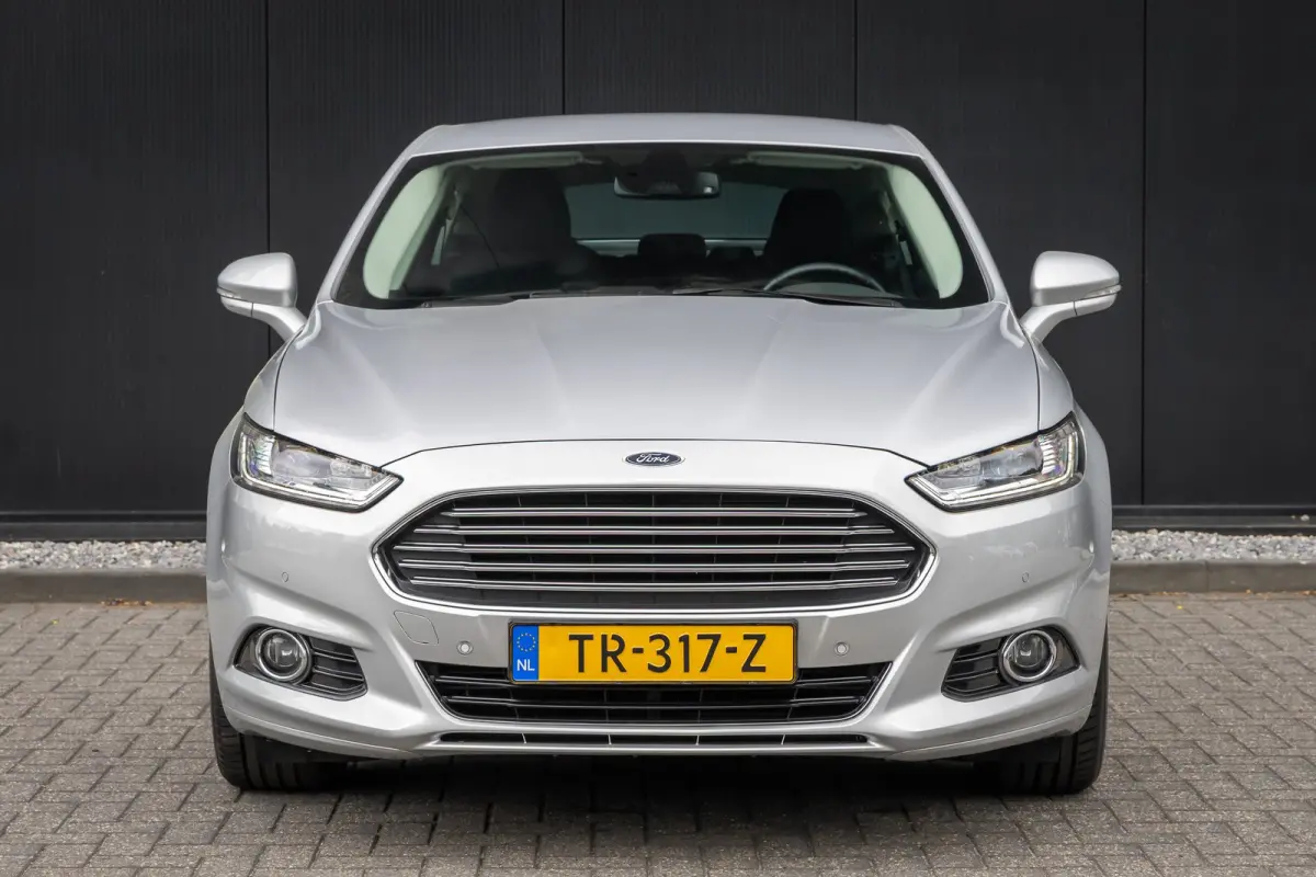 1.5 165pk Titanium 5-deurs | 1 eigenaar | 100% dealer o.h. | NAP | 17 inch | Stoelverwarming | LED-verlichting | Privacy-glass | Elec. stoel incl memory | Keyless entry & start