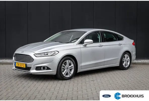 1.5 165pk Titanium 5-deurs | 1 eigenaar | 100% dealer o.h. | NAP | 17 inch | Stoelverwarming | LED-verlichting | Privacy-glass | Elec. stoel incl memory | Keyless entry & start