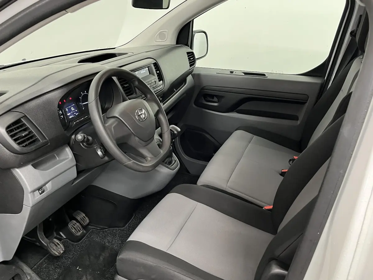 1.5 D-4D Cool Comfort Long 9persoons PERSONENBUS Airco Cruise Control Trekhaak Incl. BTW / Incl. BPM
