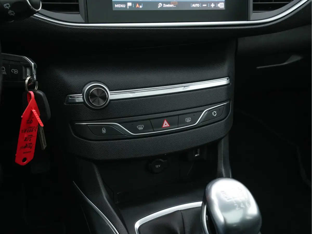 1.5 BlueHDi Blue Lease Premium *PANO | NAVI-FULLMAP | CAMERA | SPORTSEATS | DAB | PRIVACY-GLASS | ECC | PDC | CRUISE | TOWBAR | 16''ALU*