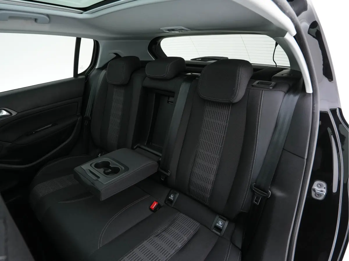 1.5 BlueHDi Blue Lease Premium *PANO | NAVI-FULLMAP | CAMERA | SPORTSEATS | DAB | PRIVACY-GLASS | ECC | PDC | CRUISE | TOWBAR | 16''ALU*