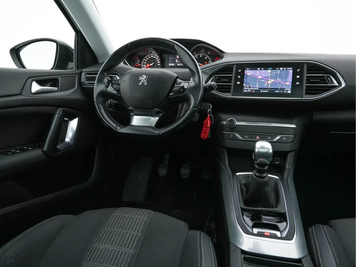 1.5 BlueHDi Blue Lease Premium *PANO | NAVI-FULLMAP | CAMERA | SPORTSEATS | DAB | PRIVACY-GLASS | ECC | PDC | CRUISE | TOWBAR | 16''ALU*
