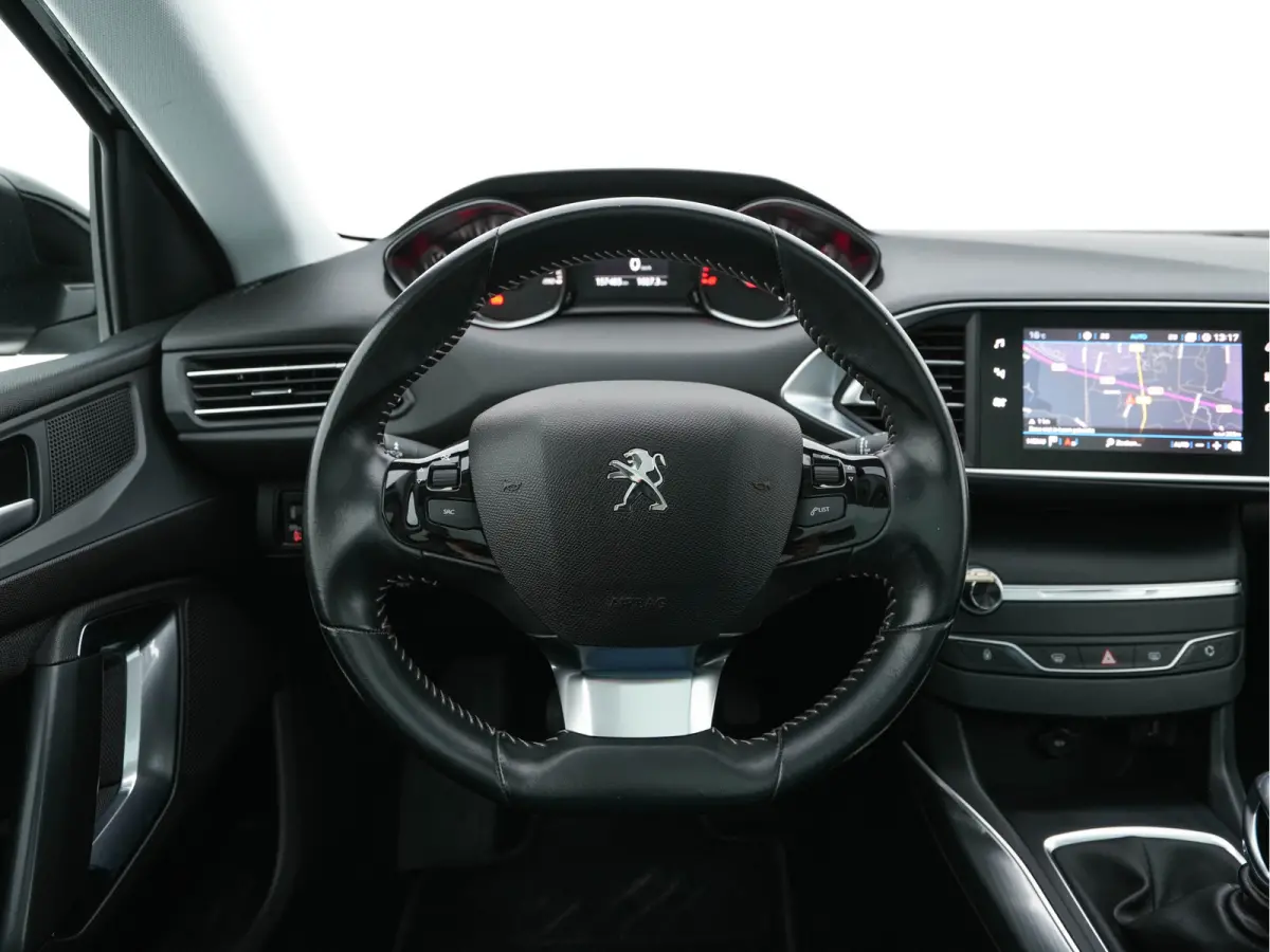 1.5 BlueHDi Blue Lease Premium *PANO | NAVI-FULLMAP | CAMERA | SPORTSEATS | DAB | PRIVACY-GLASS | ECC | PDC | CRUISE | TOWBAR | 16''ALU*
