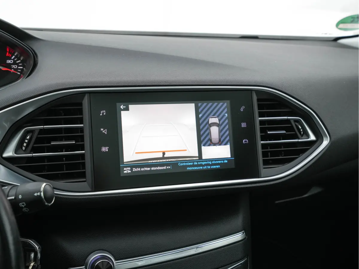 1.5 BlueHDi Blue Lease Premium *PANO | NAVI-FULLMAP | CAMERA | SPORTSEATS | DAB | PRIVACY-GLASS | ECC | PDC | CRUISE | TOWBAR | 16''ALU*