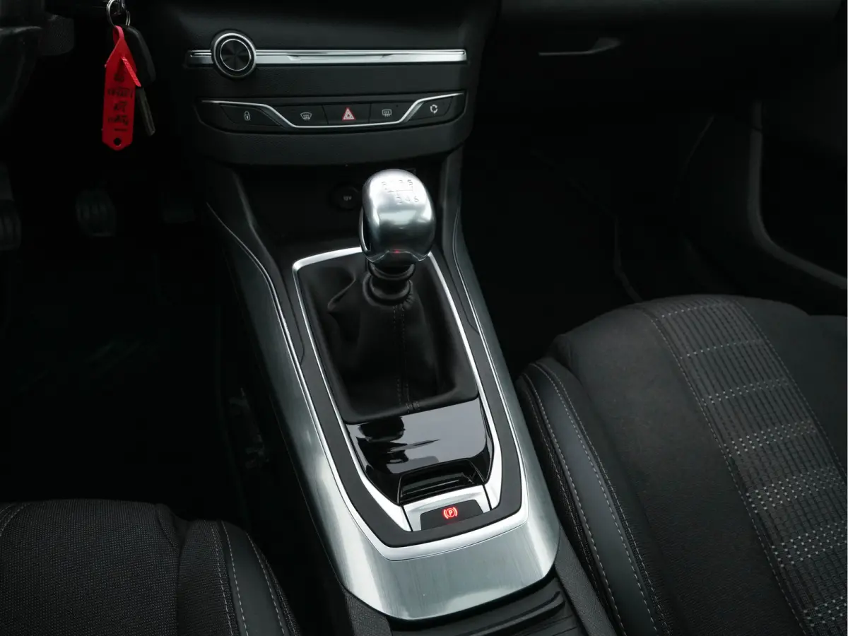 1.5 BlueHDi Blue Lease Premium *PANO | NAVI-FULLMAP | CAMERA | SPORTSEATS | DAB | PRIVACY-GLASS | ECC | PDC | CRUISE | TOWBAR | 16''ALU*