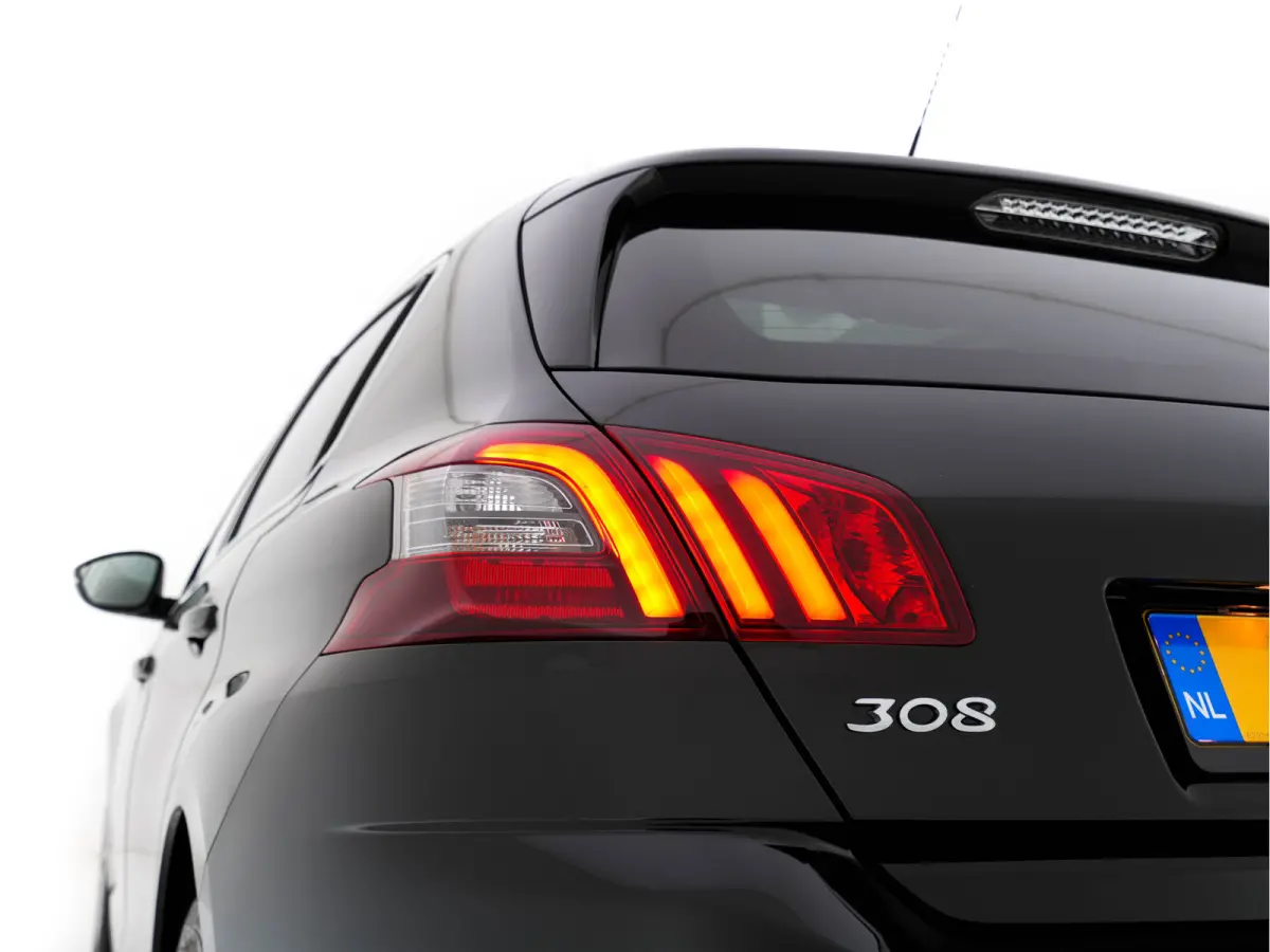 1.5 BlueHDi Blue Lease Premium *PANO | NAVI-FULLMAP | CAMERA | SPORTSEATS | DAB | PRIVACY-GLASS | ECC | PDC | CRUISE | TOWBAR | 16''ALU*