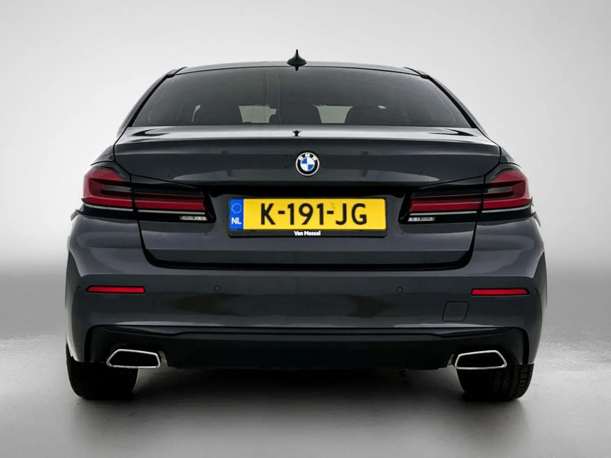 520i High Executive Edition | M- PAKKET SPORTSTUUR | STOELVERWARMING | STOELKOELING | MEMORY STOELEN | LEDEREN BEKLEDING | CRUISE CONTROL |