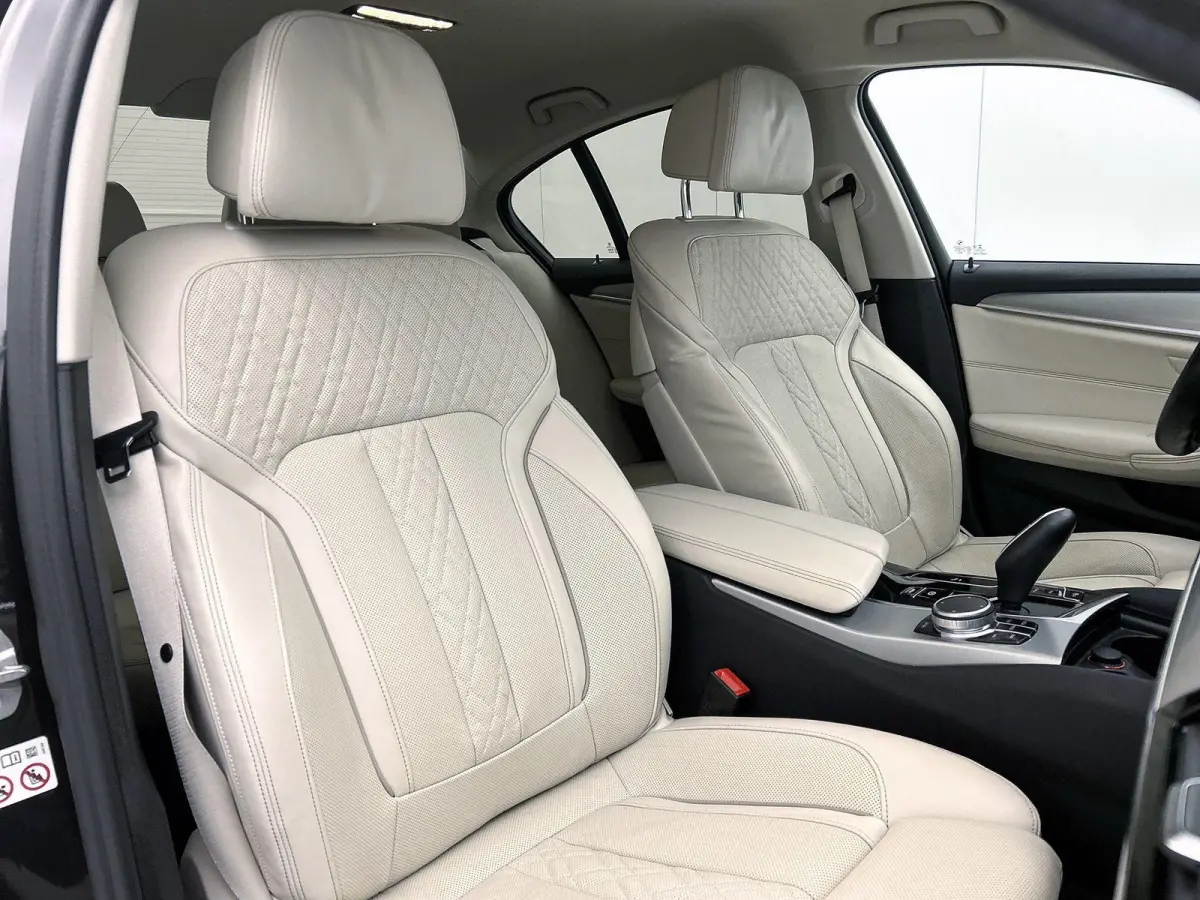 520i High Executive Edition | M- PAKKET SPORTSTUUR | STOELVERWARMING | STOELKOELING | MEMORY STOELEN | LEDEREN BEKLEDING | CRUISE CONTROL |