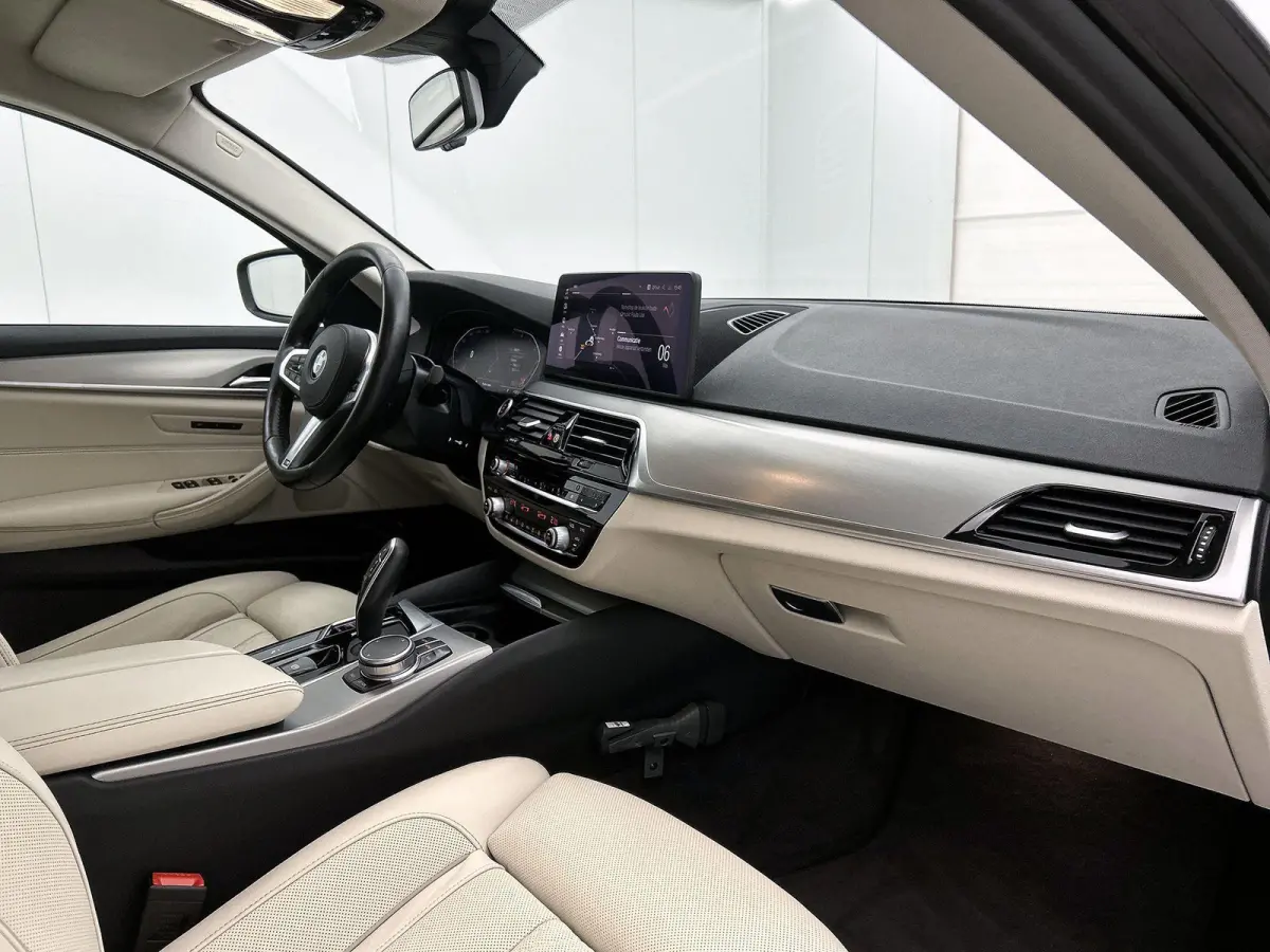 520i High Executive Edition | M- PAKKET SPORTSTUUR | STOELVERWARMING | STOELKOELING | MEMORY STOELEN | LEDEREN BEKLEDING | CRUISE CONTROL |
