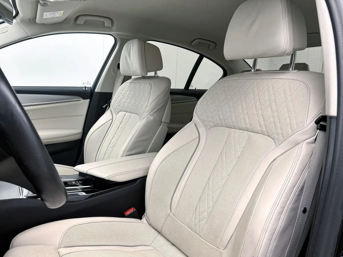 520i High Executive Edition | M- PAKKET SPORTSTUUR | STOELVERWARMING | STOELKOELING | MEMORY STOELEN | LEDEREN BEKLEDING | CRUISE CONTROL |