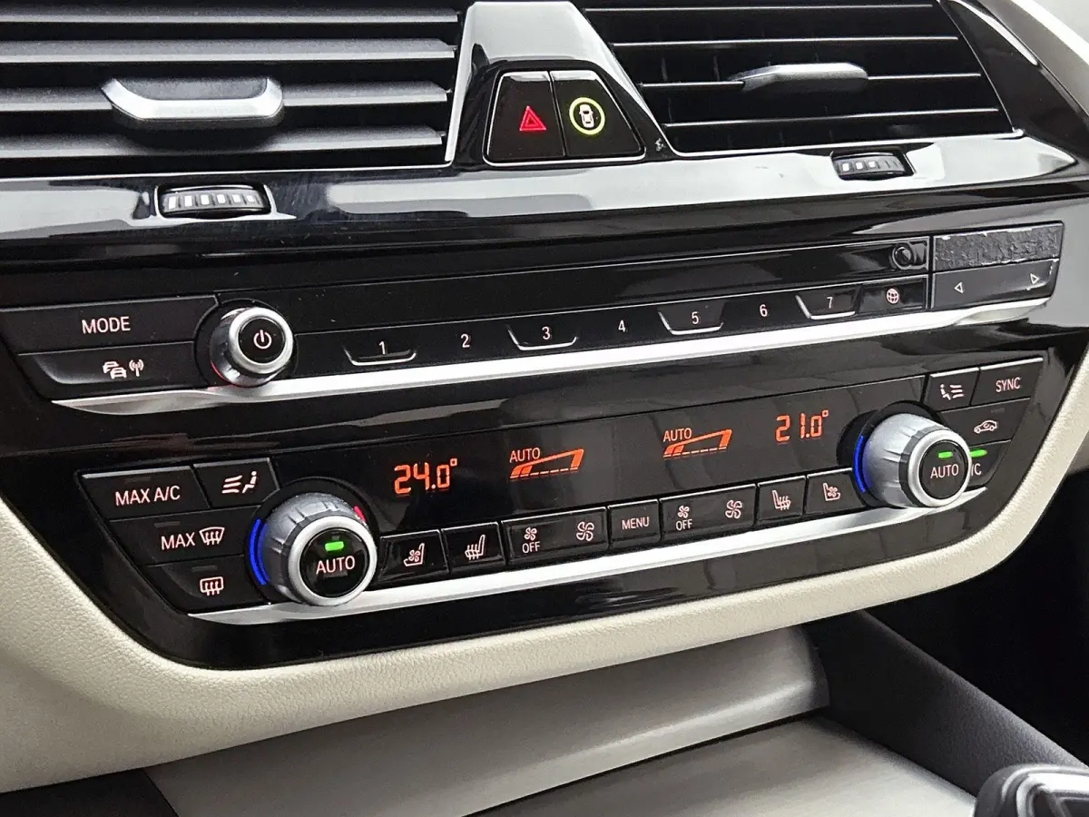 520i High Executive Edition | M- PAKKET SPORTSTUUR | STOELVERWARMING | STOELKOELING | MEMORY STOELEN | LEDEREN BEKLEDING | CRUISE CONTROL |