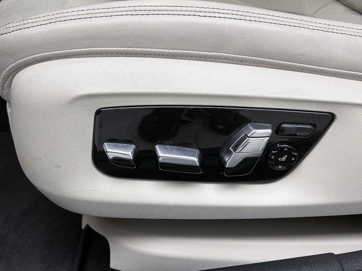520i High Executive Edition | M- PAKKET SPORTSTUUR | STOELVERWARMING | STOELKOELING | MEMORY STOELEN | LEDEREN BEKLEDING | CRUISE CONTROL |
