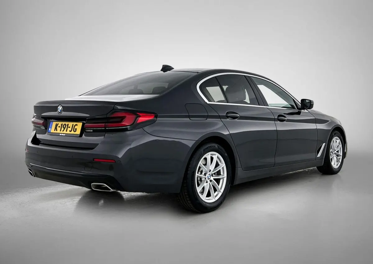 520i High Executive Edition | M- PAKKET SPORTSTUUR | STOELVERWARMING | STOELKOELING | MEMORY STOELEN | LEDEREN BEKLEDING | CRUISE CONTROL |