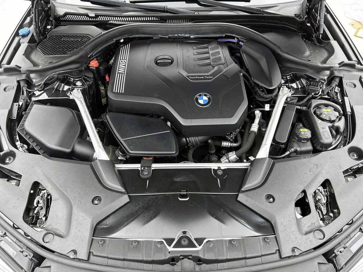 520i High Executive Edition | M- PAKKET SPORTSTUUR | STOELVERWARMING | STOELKOELING | MEMORY STOELEN | LEDEREN BEKLEDING | CRUISE CONTROL |