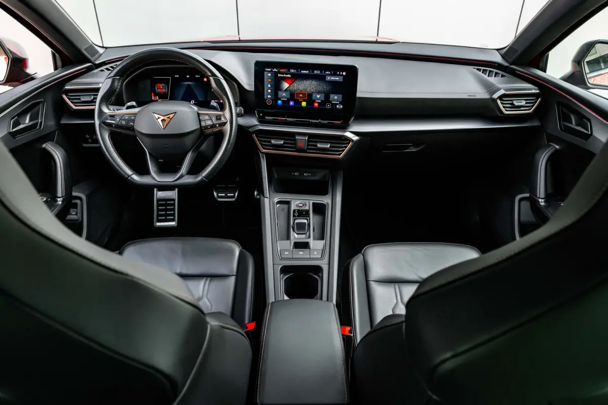 VZ e-Hybrid 245pk DSG/AUTO | Lederen bekleding |soh 91%| Elektrisch verstelb. bestuurdersstoel | Trekhaak | Elektrische achterklep | Adaptive cruise | 19" LMV