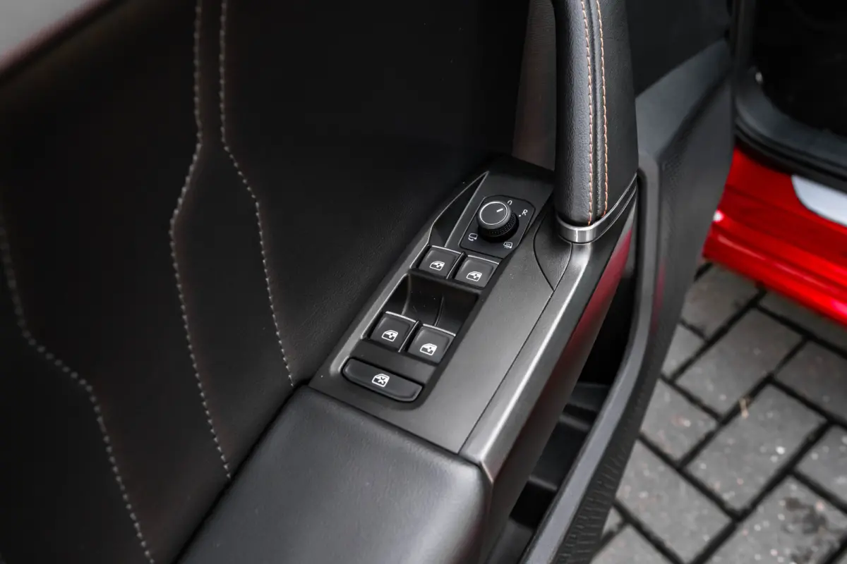 VZ e-Hybrid 245pk DSG/AUTO | Lederen bekleding |soh 91%| Elektrisch verstelb. bestuurdersstoel | Trekhaak | Elektrische achterklep | Adaptive cruise | 19" LMV