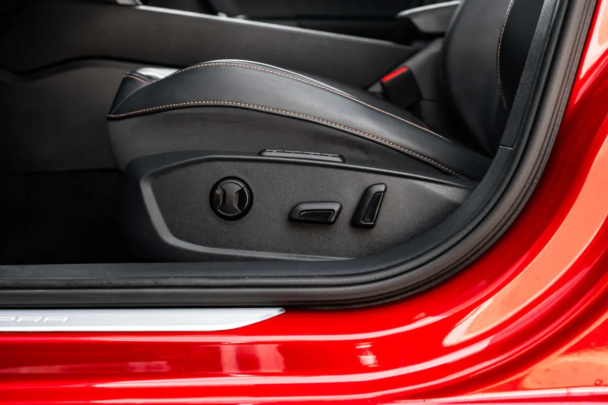 VZ e-Hybrid 245pk DSG/AUTO | Lederen bekleding |soh 91%| Elektrisch verstelb. bestuurdersstoel | Trekhaak | Elektrische achterklep | Adaptive cruise | 19" LMV