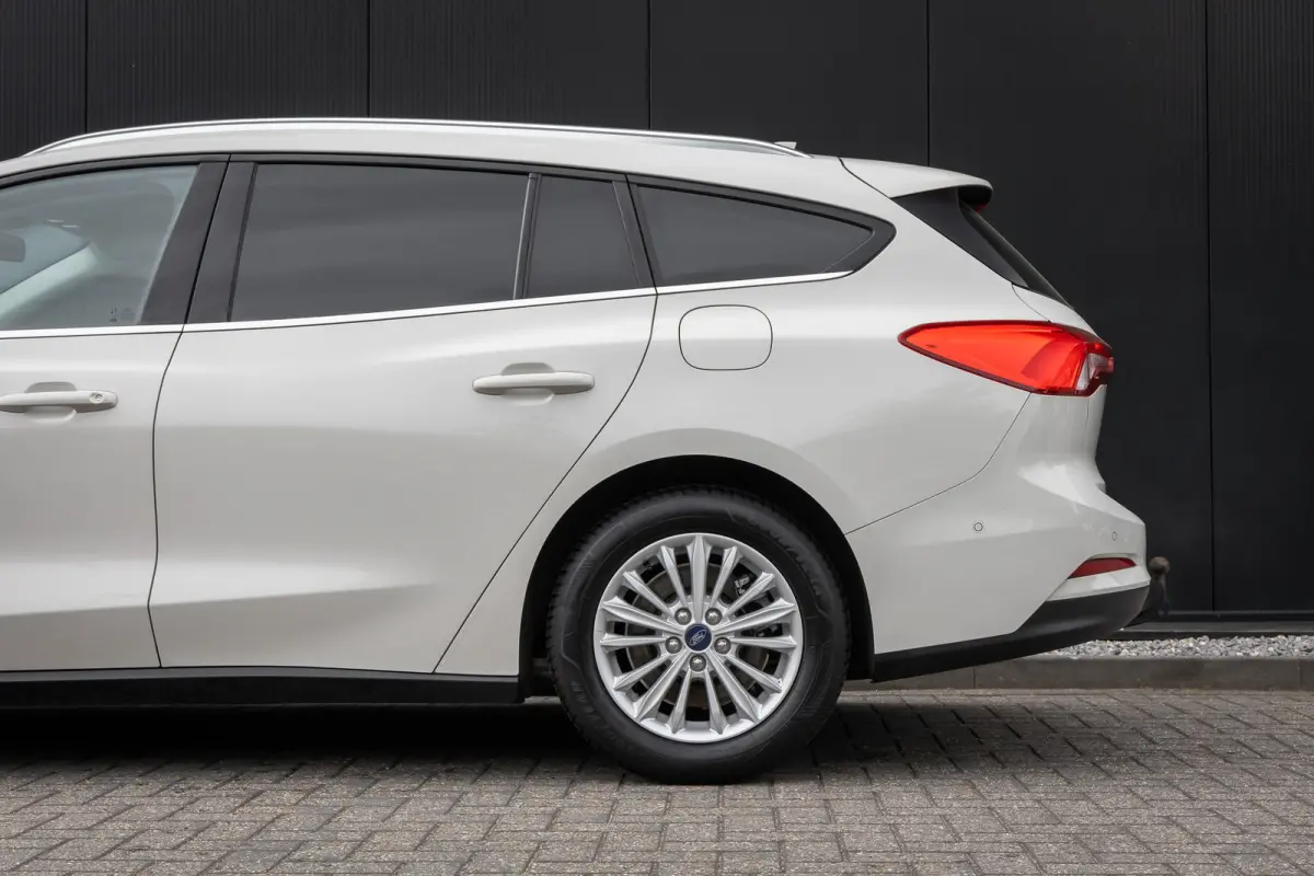 1.0 EcoBoost Titanium Automaat | 100% dealer o.h. | Adaptieve cruise | Trekhaak | Winter-pack | Elec. achterklep | Autom. inparkeren | Privacy-glass | Camera | All seazon banden | LED verlic