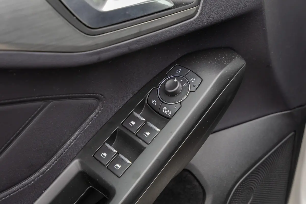 1.0 EcoBoost Titanium Automaat | 100% dealer o.h. | Adaptieve cruise | Trekhaak | Winter-pack | Elec. achterklep | Autom. inparkeren | Privacy-glass | Camera | All seazon banden | LED verlic