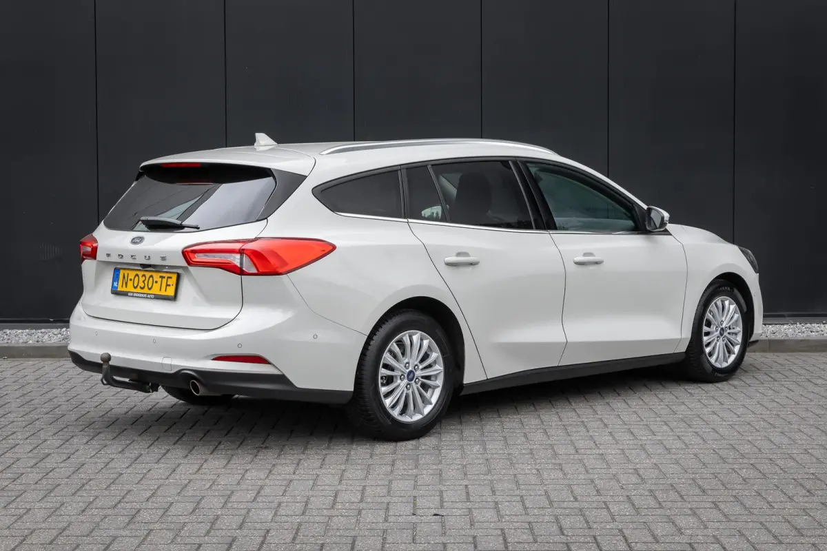 1.0 EcoBoost Titanium Automaat | 100% dealer o.h. | Adaptieve cruise | Trekhaak | Winter-pack | Elec. achterklep | Autom. inparkeren | Privacy-glass | Camera | All seazon banden | LED verlic