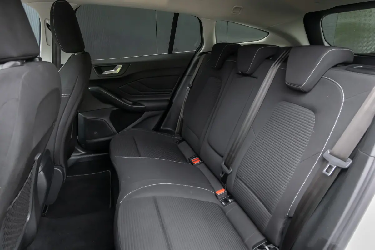 1.0 EcoBoost Titanium Automaat | 100% dealer o.h. | Adaptieve cruise | Trekhaak | Winter-pack | Elec. achterklep | Autom. inparkeren | Privacy-glass | Camera | All seazon banden | LED verlic