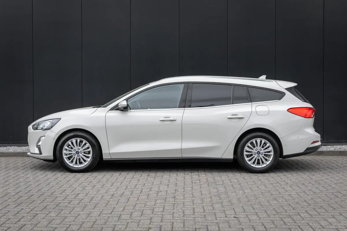 1.0 EcoBoost Titanium Automaat | 100% dealer o.h. | Adaptieve cruise | Trekhaak | Winter-pack | Elec. achterklep | Autom. inparkeren | Privacy-glass | Camera | All seazon banden | LED verlic