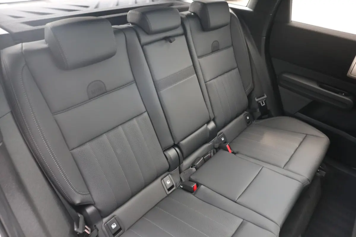 C | John Cooper Works Trim + Pakket L