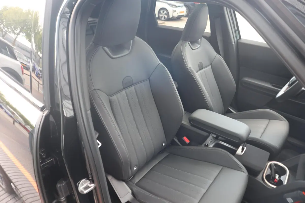 C | John Cooper Works Trim + Pakket L