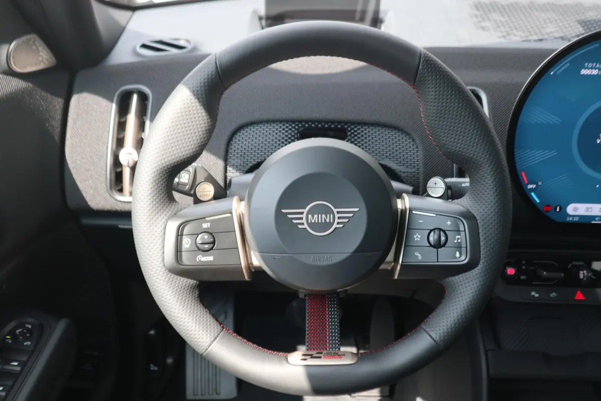 C | John Cooper Works Trim + Pakket L